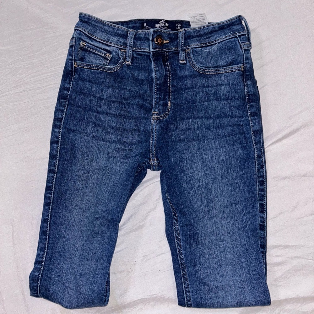Woman’s Hollister High Rise Skinny Jeans